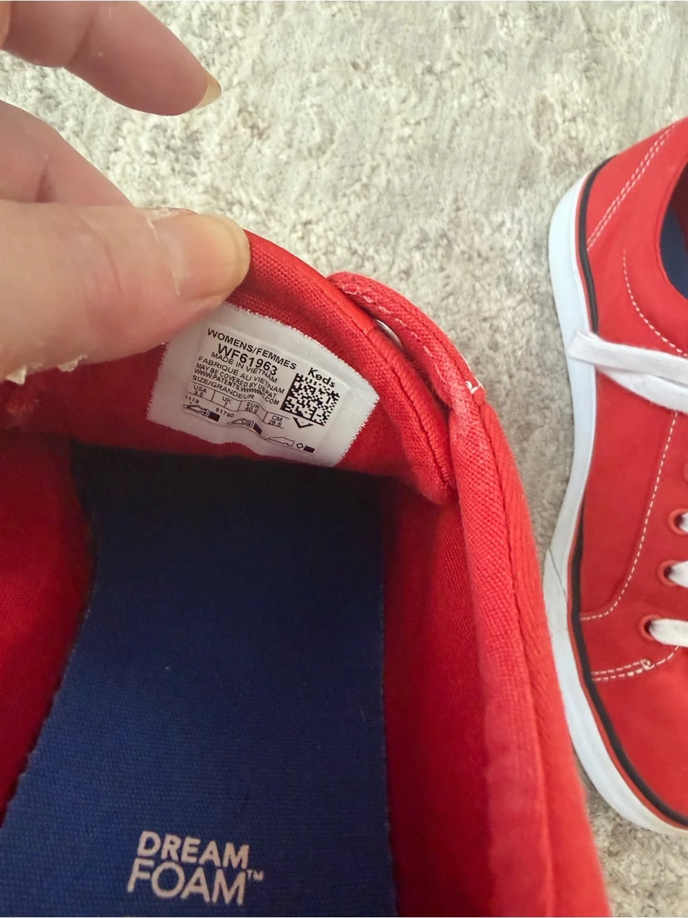 NWOB Keds Dream Foam Womens Sz 9.5 Red Canvas Lace Sneakers Casual Comfort Shoes